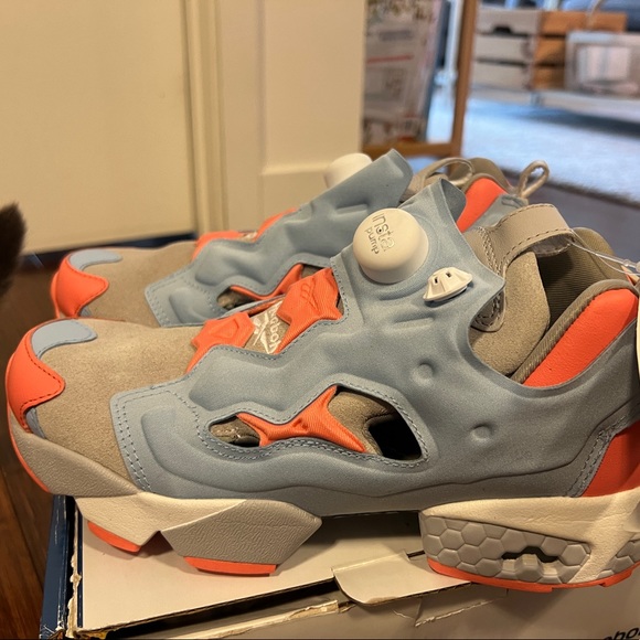 Brand new customized Reebok sneaker. Size5 - Picture 4 of 8